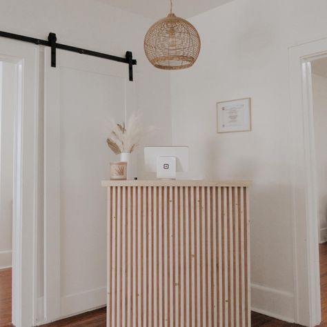 Large Salon Mirrors, Reception Desk Salon Small, Small Salon Checkout, Boutique Checkout Counter Small, Boho Salon Reception Area, Scandinavian Beauty Salon, Small Salon Waiting Area Ideas, Salon Suite Decor Esthetician, 2023 Salon Trends