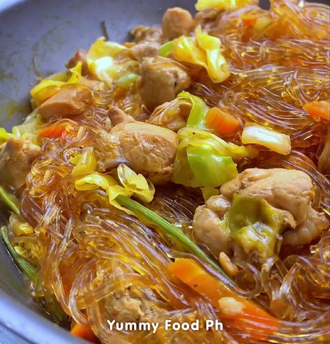 This chicken pancit sotanghon guisado recipe uses bite-sized chicken, with or without bone. It's a wonderful Filipino food recipe that's really easy to make. Pancit Sotanghon Recipe, Garlic Sotanghon Recipe, Pancit Guisado Recipe, Pancit Sotanghon Guisado, Chicken Pancit Recipe Filipino, Chicken Guisado, Sotanghon Guisado Recipe, Pancit Recipe Filipino, Chicken Pancit Recipe