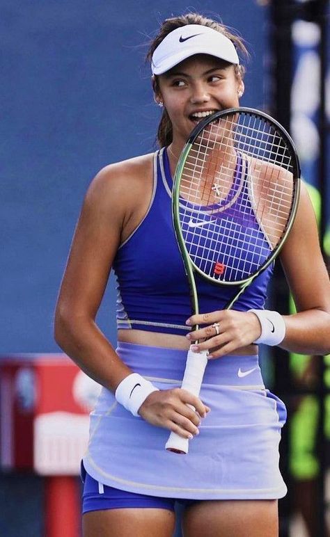 Tennis Lifestyle, Tennis Outfit Aesthetic, Run Training, Women Athletes, Snow Boarding, Female Sports, Tennis Aesthetic, Tennis Skirt Outfit, Ladies Tennis