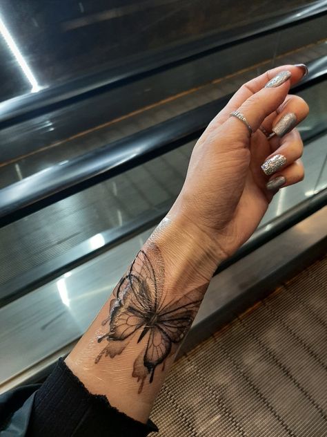 Ma Tattoo, Flower Wrist Tattoos, Stylish Tattoo, Meaningful Tattoos For Women, Leg Tattoos Women, Classy Tattoos, Discreet Tattoos, Elegant Tattoos, Dope Tattoos