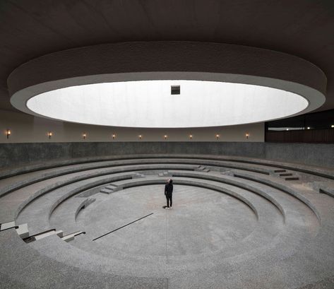 Neri&Hu completes Aranya Art Center in Qinhuangdao Neri And Hu, Neri Hu, Internal Courtyard, Brutalist Architecture, Chinese Architecture, Brutalism, Luxor, Modernism, Contemporary Architecture