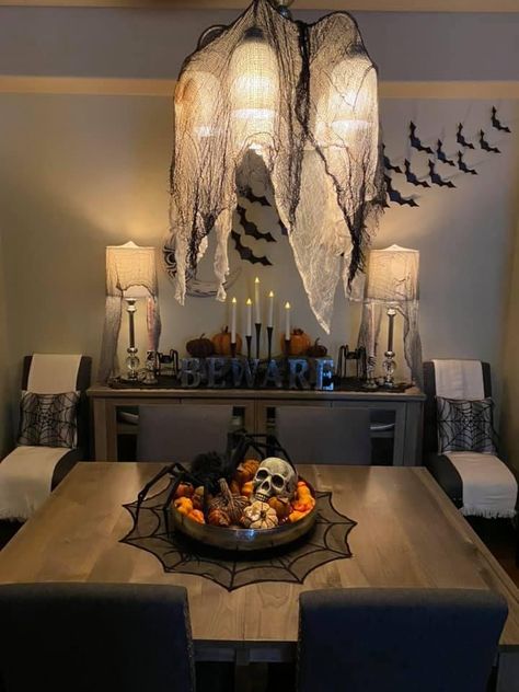 Halloween Decoration Kitchen, Halloween Party Kitchen Decor, Halloween Apartment Party, Dining Table Halloween Decor, Simple Halloween Party Decor, Restaurant Halloween Decor, Halloween Party Apartment, Kitchen Halloween Decor Ideas, Halloween House Decoration Indoor