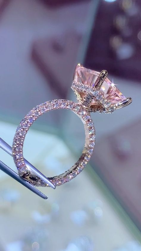 Beautiful Rings For Women, Pink Wedding Rings Diamond, Wedding Ring Goals, Pink Diamond Wedding Rings, Cute Promise Rings, Wedding Rings Diamond, Pink Engagement, Pink Wedding Rings, Diy Jewelry Set