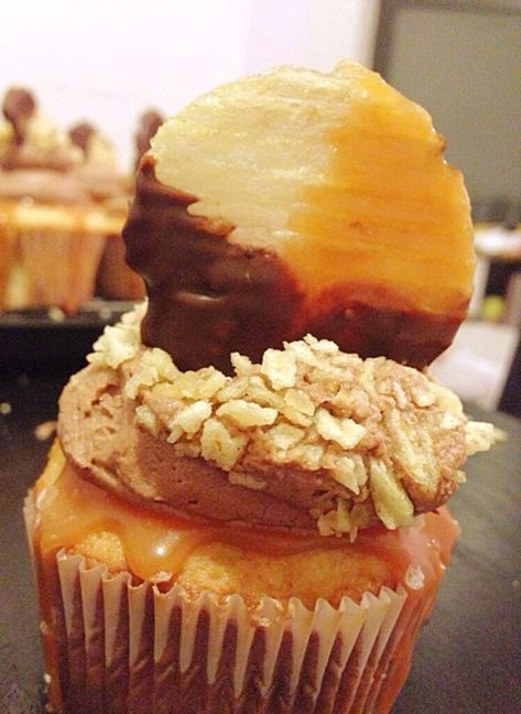 Sweet and Salty Potato Chip Cupcakes - Chelsweets Flavor Cupcakes, Whipped Chocolate Buttercream, Salted Caramel Cupcake, Special Cupcakes, Savory Cupcakes, 4 Cupcakes, Amazing Cupcakes, Rustic Bakery, Food Recipes Vegetarian