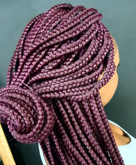 Okoye Braids on Instagram: “Cor 99j de hj, marca @sermulherfibras” Plum Braids, 99j Box Braids, Twist Braids Vermelho, 99j Braids, Plum Box Braids, Box Braids Maroon, Box Braids Purple, Wine Hair Color, Hair Rainbow