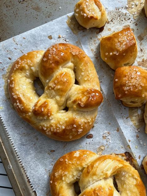 Auntie Anne’s Copycat Soft Pretzels - Baking Bai Auntie Annes Pretzels, Frozen Pretzels, Auntie Anne, Auntie Annes, Soft Pretzel Recipe, Homemade Pretzels, Homemade Soft Pretzels, Pretzels Recipe, Soft Pretzels