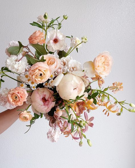 Education | Lily Roden Peony Arrangements, Vertical Garden Plants, Peonies Season, Dahlia Bouquet, Peony Wedding, Fall Days, Peonies Bouquet, Floral Studio, Pink Bouquet