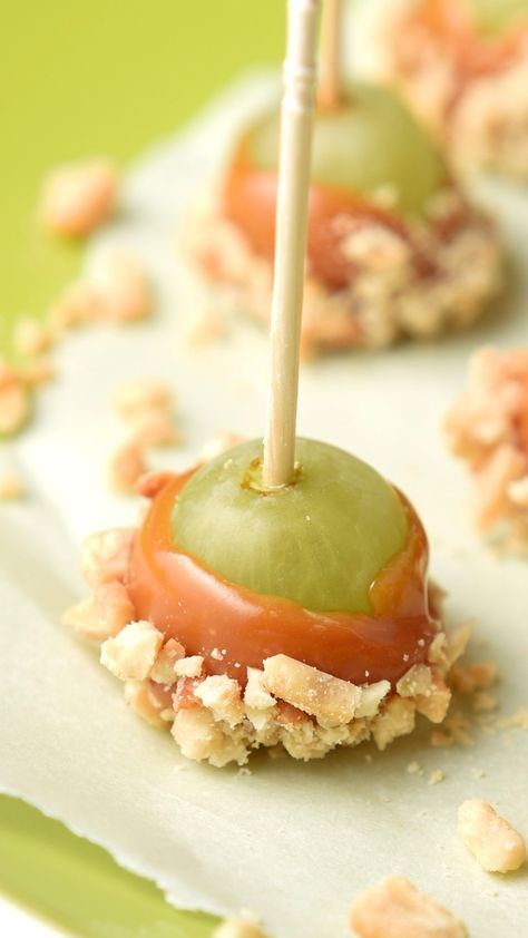 Caramel Apple Grapes, Jul Mad, Läcker Mat, Food Challenge, Recipe Videos, Homemade Caramel, Finger Food Appetizers, Snacks Für Party, Caramel Apple