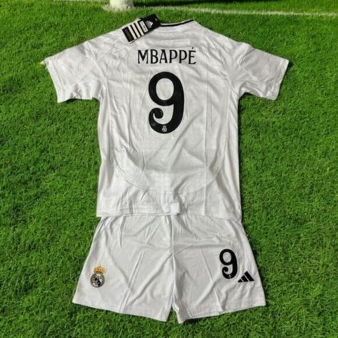 NEW Adidas Real Madrid Kylian Mbappe 24/25 Home Jersey Set Team Real Madrid, Real Madrid Crest, Real Madrid Team, Old M, Adidas Jersey, Soccer Fan, Kylian Mbappe, Number 9, Age 10