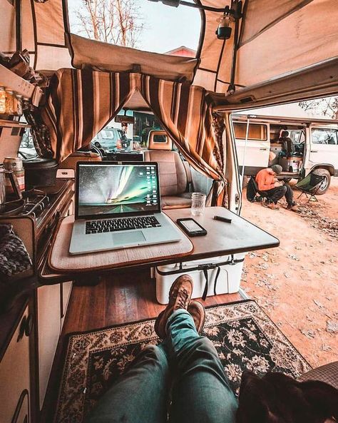 For anyone who wants to be a digital nomad, this article has the perfect vanlife organization ideas and hacks for a DIY campervan build. Lot's of mobile office ideas and some cool jobs I didn't know you could do in a campervan! Mobile Office Ideas, Cool Jobs, Vw T3 Camper, Kangoo Camper, Motorhome Interior, Kombi Motorhome, T3 Vw, Diy Campervan, Camper Hacks