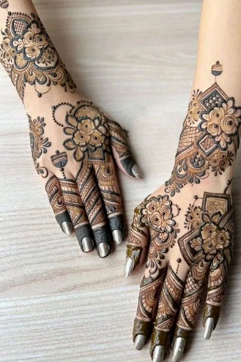 Gorgeous Mehendi Designs For Eid, Back Hand Stylish Mehndi Designs, Khafif Mehndi Designs New Simple, Henna Back Hand Designs, Mehndi Eid Designs, Mehndi Designs Both Hands, Designer Mehandi Designs, Mehndi Designs Elegant, Mehendi Designs For Hands Back