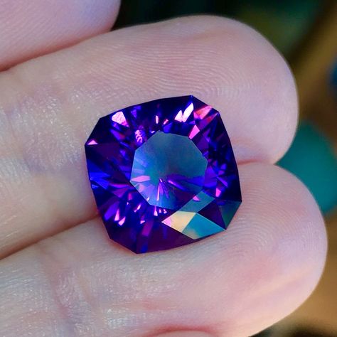 Fine Uruguayan Amethyst Showing Blue, Purple, Red Flashes and Violet. Purple Gemstones, Blue Amethyst, Gemstone Art, Crystal Goddess, Purple Gems, Gem Diamonds, Faceted Gems, Rare Stone, Mineral Stone