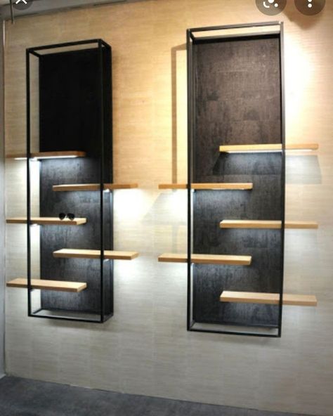 Built In Retail Shelving, Industrial Showroom, Good Interior Design, Display Shelf Design, Vitrine Design, Shoe Store Design, Store Shelves Design, Hair Salon Design, Salon Suites Decor