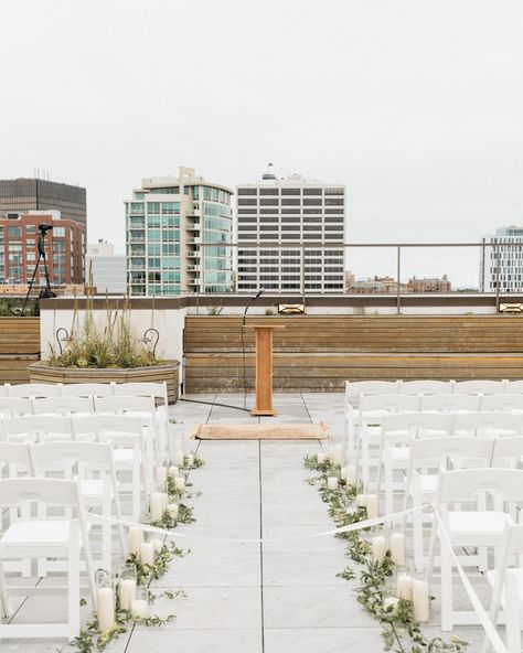 Rooftop Wedding Ceremony, Rooftop Ceremony, Skyline Wedding, Bohemian Weddings, Glass Museum, Rooftop Wedding, Chicago Skyline, Ceremony Decor, Seasonal Celebration