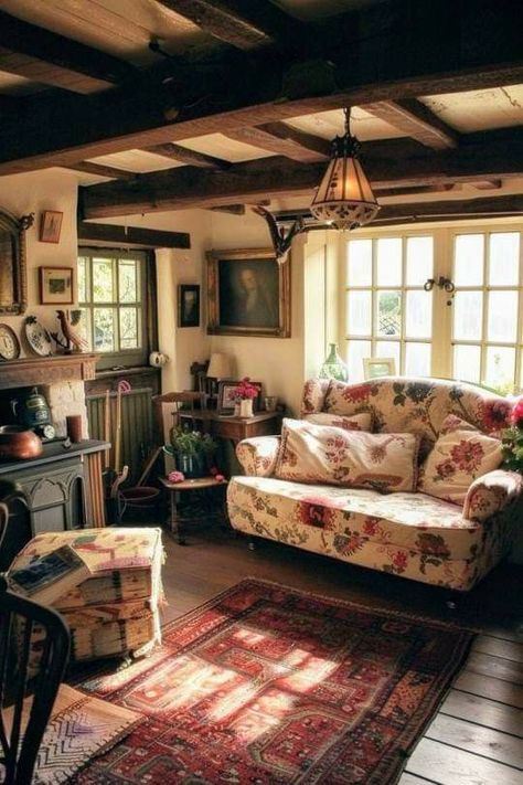 Country Cottage Living Old English Cottage Interiors, Cottage Lounge, Cottage Patio, English Cottage Interiors, Cottage Wall Decor, English Cottage Decor, Small Living Room Layout, Cottage Inspiration, Cottage Furniture