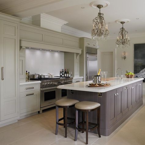 Top 10 Farrow and Ball Kitchen Cabinet Colours Farrow And Ball Kitchen, Contemporary Kitchen Remodel, Humphrey Munson, Farrow Bal, Open Plan Kitchen Dining, Open Plan Kitchen Living Room, Kitchen Dining Living, Farrow And Ball, Contemporary Kitchen Design