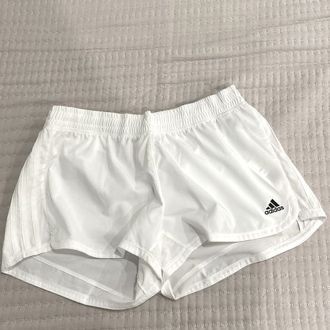 Adidas Aeroready White Shorts. Size L White Adidas Shorts, White Gym Shorts, Addidas Shorts, Adidas Shorts Women, Adidas Clothing, Soccer Love, Nike Yeezy, Shoes Football, Jean Beige