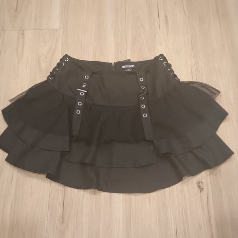 Hot Topic Skirt 3 Tier Skirt With Mesh Tier Buckles Going Down The Front Ties On The Side Zipper In The Back Nwt Hot Topic Skirts, Scene Skirts, Hot Topic Aesthetic, Scene Skirt, Skirt With Garter, Thrifting Inspiration, Emo Skirt, Skirts Hot, Scene Clothes