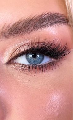 Prom Makeup Blue Eyes, Makeup Looks Blue Eyes, Green Dress Makeup, Simple Prom Makeup, Wedding Makeup For Blue Eyes, Prom Makeup For Brown Eyes, Hoco Makeup Looks, Prom Eyes, Senior Picture Makeup