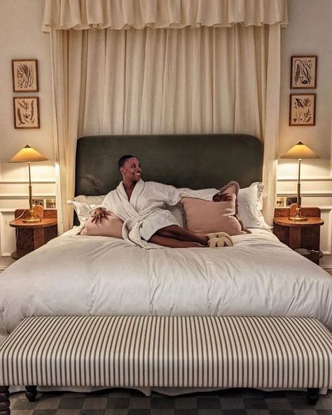 Kin House on Instagram: "Because it’s not always about parties, big celebrations and late nights - Kin House can be a place to reset, recharge and get into your dressing gown before 9pm Gather your friends, or workmates and hire the house for a sleepover 📷 @yomi.adegoke" Headboard Interior Design, Hotel Room Bedroom, Kin House, Bedroom Primary, Big Headboard, Nancy Myers, Moody Farmhouse, House Artwork, Shaker Heights