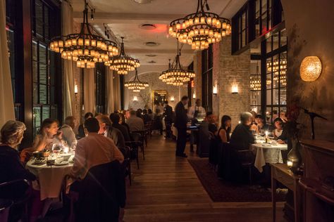 The Psychology of Restaurant Design: Lights Restaurants Nyc, Manhattan Restaurants, Top 10 Restaurants, Dinner Places, Romantic Restaurant, Best Dating Apps, Restaurant Lighting, Restaurant New York, Restaurant Guide