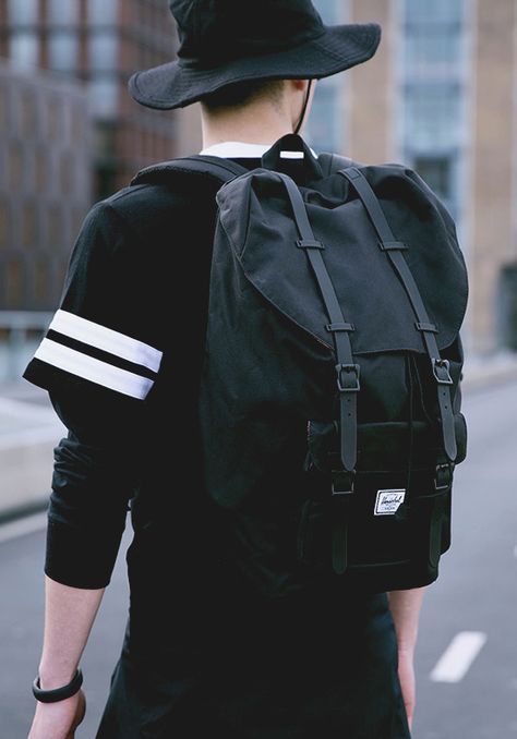 Herschel Little America Health Goth, Herschel Backpack, Goth Guys, Backpack Outfit, Custom Suit, All Black Everything, Street Wear Urban, Men's Backpack, Herschel