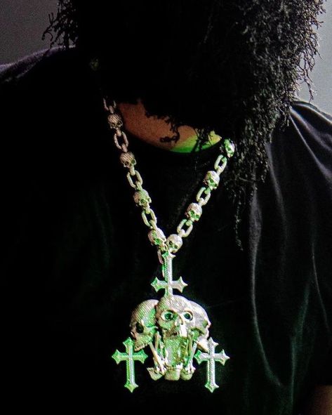 Yeat Rapper Icon, Yeat Rapper, Vlone Logo, Icon Cat, Future Rapper, Drake Photos, Chains Aesthetic, Retro Necklace, Rapper Jewelry