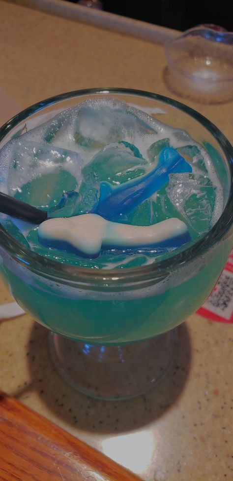 Fishbowl Aesthetic, Fish Bowl Drink, Shark Drink, Shark Bowl, Fishbowl Drink, Shark Week Party, Blue Birthday Cakes, Blue Drinks, Dinner Party Themes