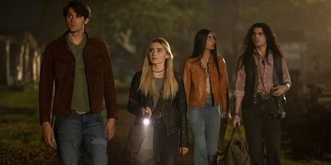 The CW has scheduled the Supernatural prequel TV show, The Winchesters - starring Meg Donnelly and Drake Rodger, for a release in October 2022. Sam E Dean, Sam E Dean Winchester, Bianca Kajlich, Supernatural Characters, Supernatural Star, Mary Winchester, Matt Cohen, Danneel Ackles, Meg Donnelly