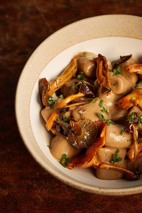 Gnocchi With Mushrooms, Gnocchi Dishes, Pasta Vegetariana, Great British Chefs, Fine Dining Recipes, Porte Decorate, Gnocchi Recipes, Wild Mushrooms, Mushroom Recipes