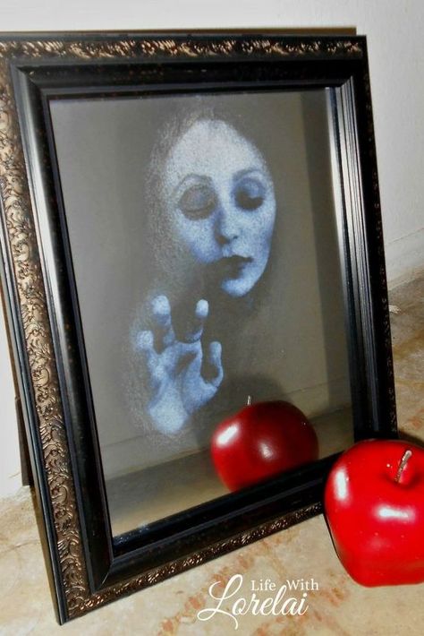 Give your Halloween decor a haunting update with this eerie craft idea. This Haunted Mirror is very easy to make and tons of fun to have around the house. Spook your friends and family. You can see the full post here. Halloween Party Ideas Food, Diy Halloween Apothecary Jars, Haunted Mirror, Krylon Looking Glass, Scary Halloween Food, Looking Glass Spray Paint, Halloween Mirror, Spiegel Diy, Party Ideas Food