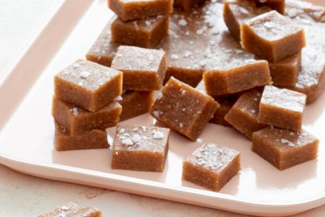 A whole-food treat that tastes as good as the real deal. Coconut Dessert, Vegan Caramel, Vegan Candies, Date Recipes, Brownie Desserts, Sugar Cubes, Oreo Dessert, Caramel Recipes, Vegan Sweets