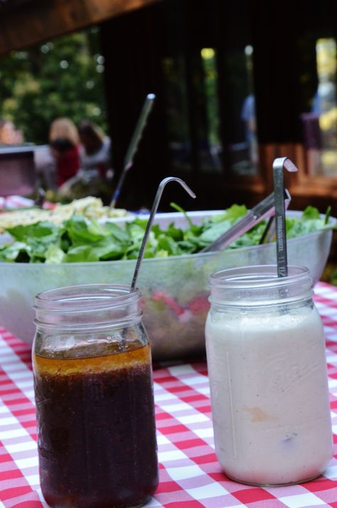 Simple Salad, fresh, local greens and homemade dressing served in Mason jars. Salad Dressing Container Ideas, Salad Dressing Display, Salad Dressing Containers For Buffet, Mason Jar Party Ideas, Destiny Wedding, Wedding Food Bars, Mason Jar Party, Dressing Containers, Entertaining Tablescapes