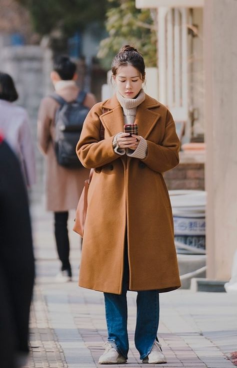 Current whereabouts of Jung Hae In, Son Ye Jin and other cast members of “Something in the Rain” after 3 years - KBIZoom Korean Outfits Winter, Something In The Rain, Korean Vibes, Son Yejin, Korean Winter Outfits, Uni Fashion, Fashion Outfits Korean, Rain Outfit, In The Last Days