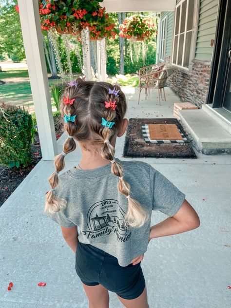 First Day Of School Hairstyles 2nd Grade, Bubble Braid Hairstyles With Butterfly Clips, Bubble Braids Butterfly Clips, Bubble Braid Butterfly Clips, Bubble Braid With Butterfly Clips, Butterfly Clips Braids, Bubble Braids With Butterfly Clips, Toddler Butterfly Clip Hairstyles, Bubble Braid Hairstyles Kids