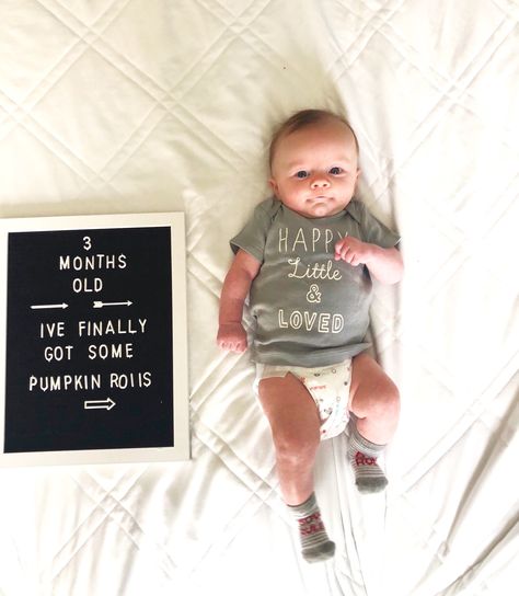 3 Months Old Baby Quotes, 3 Month Old Letter Board Ideas, Monthly Baby Photos Boy, 3 Month Old Baby Pictures, Monthly Photoshoot, Three Month Old Baby, Baby Humor, Month Anniversary, Baby Milestones Pictures