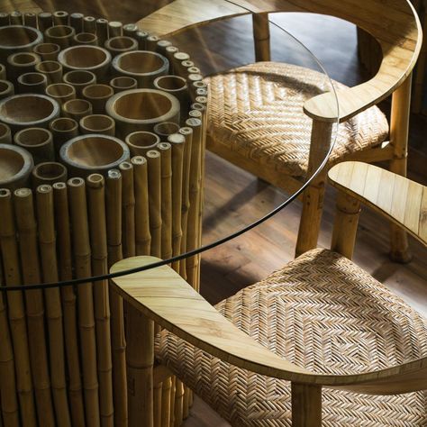 Bamboo Furniture Design, Summer Cabins, Bamboo Building, Eco Furniture, Moon Chair, Bamboo Structure, Bamboo Architecture, Bamboo Construction, Tropical Architecture