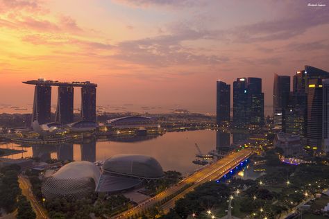 https://flic.kr/p/pLRL7j | Singapore Sunrise Singapore Wallpaper Desktop, Singapore Aesthetic Wallpaper, Singapore Sunrise, Singapore Aesthetic, Dawn Aesthetic, Linkedin Background, Minimalist Living Room Decor, Sunrise Landscape, Minimalist Living