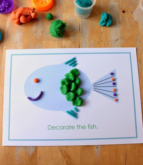 Fun, fine-motor fish play dough mat - NurtureStore Ocean Arts And Crafts, Playdough Printables, Sea Activities, Fish Activities, Animal Movement, Playdough Activities, Sensory Crafts, Quiet Time Activities, Playdough Mats