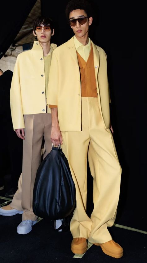 Fall 2023 Menswear, Mens Inspo, Yellow Outfit, Mens Fashion Week, Mens Fashion Streetwear, Future Fashion, Big Fashion, Fashion Images, Fall 2023