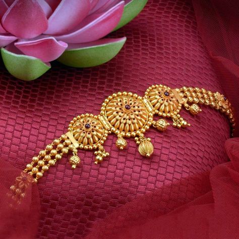 Marathi Gold Jewellery, Traditional Jewelry Maharashtrian, Gold Bajuband Design Indian, Gold Kamarbandh Design, Baju Bandh Designs Gold, Kamarbandh Jewellery Gold, Nackles Design, Bajubandh Design Gold, Marathi Jewellery