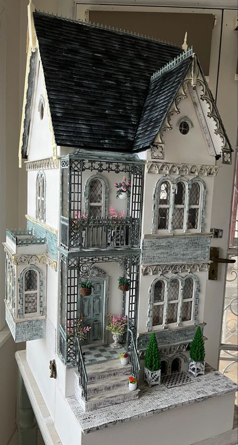 Miniature Victorian House, Pink House Interior, House Decorating Ideas Apartments, Countryside Cottage, Doll House Plans, Victorian Dollhouse, Cardboard House, Cottage In The Woods, Victorian Dolls