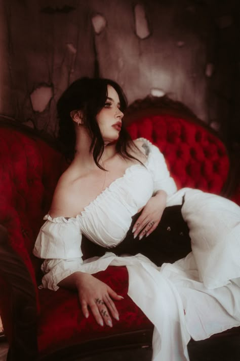 black hair blue eye girl white peasant victorian dress. vampire. behind candelabra Victorian Vampire Aesthetic, Vampire Portrait, Spooky Shoot, Vampire Photo, Themed Photoshoot, Artistic Portrait, Victorian Vampire, Vampire Clothes, Photographer Couple