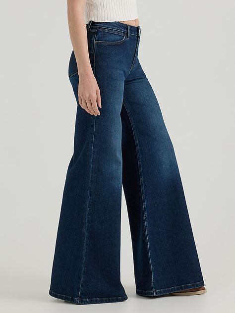 When you’re in the mood for drama, our Women’s Wide Leg Jean will hit the mark. It features the flattering high-rise you know and love, with a wide leg for a relaxed feel. It comes with the five-pocket styling, our signature “W” pocket stitching, a logo patch, and branded hardware. Be warned—you'll want to wear them with everything. Fall Aesthetic Grunge, Chunky Boots Fall, Academia Fall Outfits, Soft Fall Aesthetic, Dark Academia Fall Aesthetic, Academia Fall Aesthetic, Fall Aesthetic Preppy, Cottagecore Fall Outfits, Midi Bodycon Dress Casual