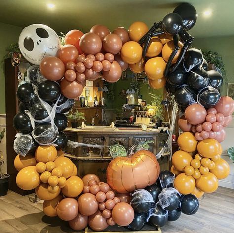 Halloween Table Decorations Party, Ballon Arc, Table Decorations Party, Decoracion Halloween, Party Rentals Business, Balloons Art, Balloon Business, Fiesta Halloween, Halloween Balloon