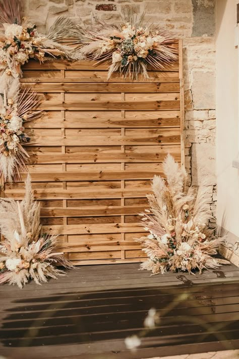 Boho Wedding Backdrop Photo Booths, Decor Photobooth Mariage, Rustic Theme Decor, Rustic Theme Party, Chic Graduation Party, Decor Photobooth, Debut Theme, Boho Prom, Boho Backdrop