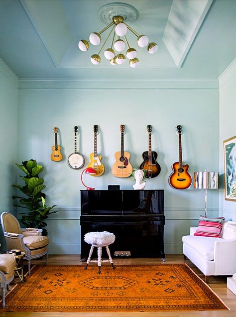 How to Display Musical Instruments as Décor‎ | DomaineHome.com // An aqua living room with guitars displayed above a piano. Guitars On The Wall, Creative Living Room Ideas, Aqua Living Room, Home Music Rooms, Music Corner, Deco Champetre, Guitar Room, Music Room Decor, Southwestern Home