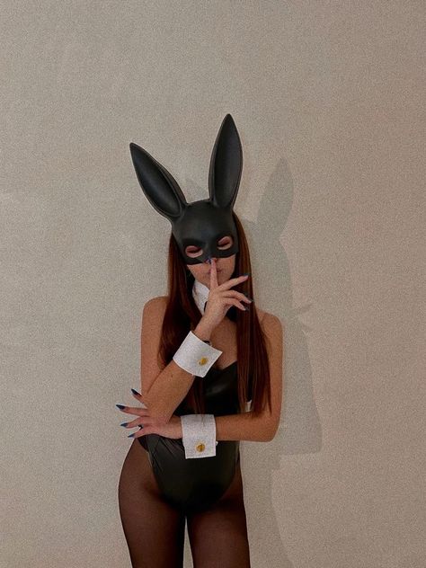 Black Body Suit Costume Halloween, Play Boy Outfits, Playgirl Bunny Costume, Play Boy Bunny Costume Halloween, Bunny Custome Halloween, Playbunny Costume, Play Boy Bunny Costume Black, Black Bunny Halloween Costume, Rabbit Costume Women