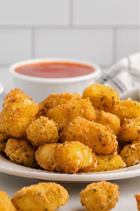 Cheese Curds Batter Recipe, Cheese Curd Batter, Spicy Cheese Curds, Homemade Fried Cheese Curds, How To Make Fried Cheese Curds, How To Fry Cheese Curds, Batter For Cheese Curds, Cheese Curd Recipes, Gluten Free Cheese Curds