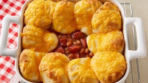 The whole family will love this bubbly casserole of hot dog slices and baked beans topped with biscuit rounds. Hot Dog Casserole Recipes, Hot Dog Casserole, Pillsbury Recipes, Hot Dog Recipes, Yummy Casseroles, Country Cooking, Fall Dinner, Dog Recipes, Baked Beans